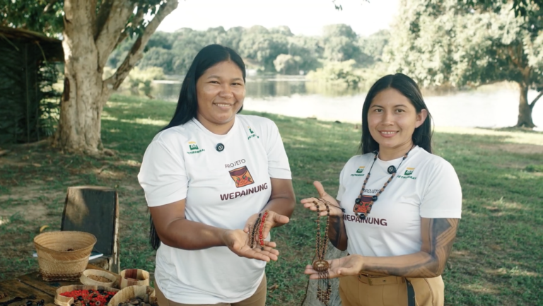 Projeto lança vídeo com legendas em Sateré-Mawé sobre produtos da floresta e geração de renda na Amazônia