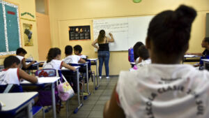 Pressão política limita autonomia da maioria dos professores da rede pública, indica pesquisa